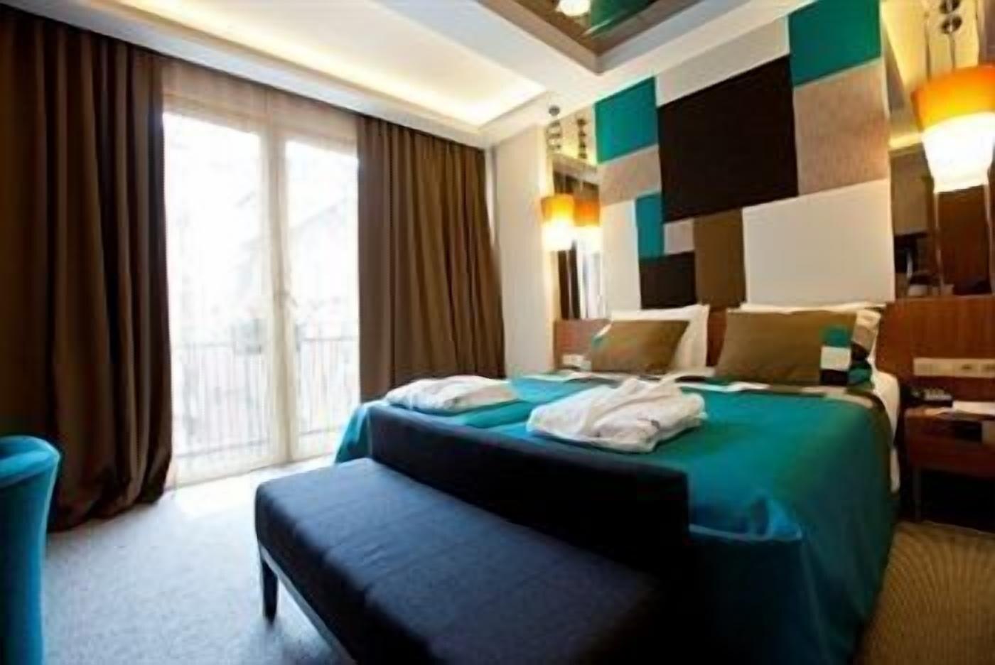 Collage Taksim Otel 3*