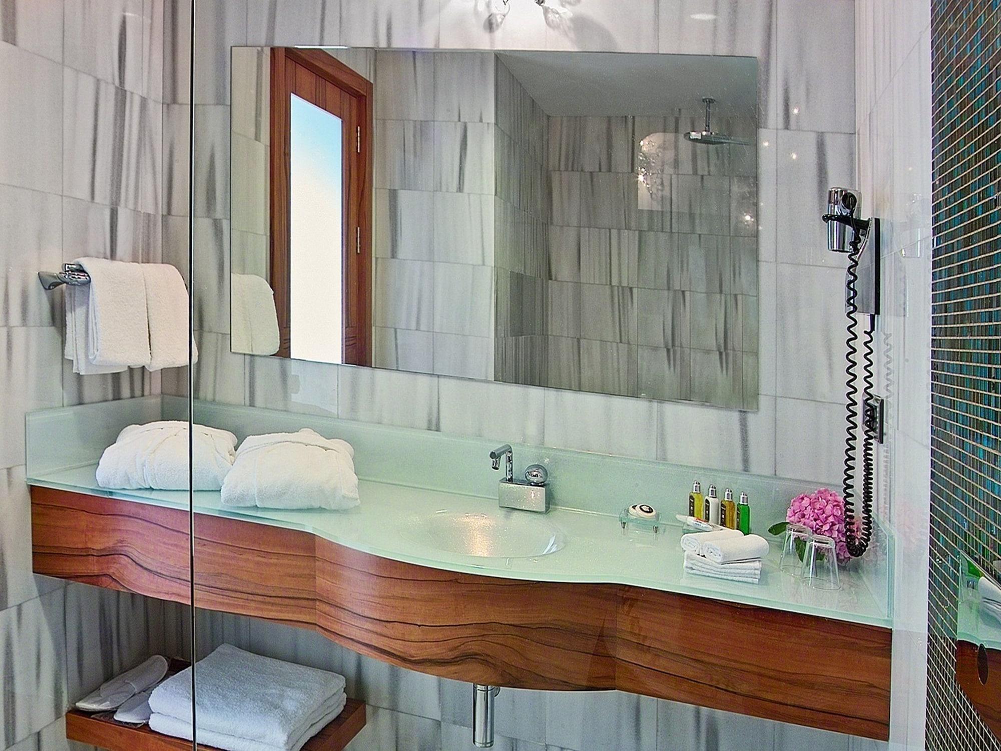 Biz Cevahir Sultanahmet Otel 4*