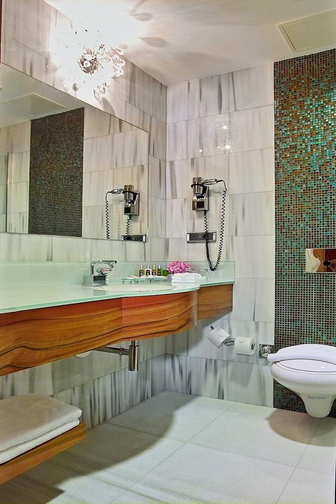 Biz Cevahir Sultanahmet Hotel 4*