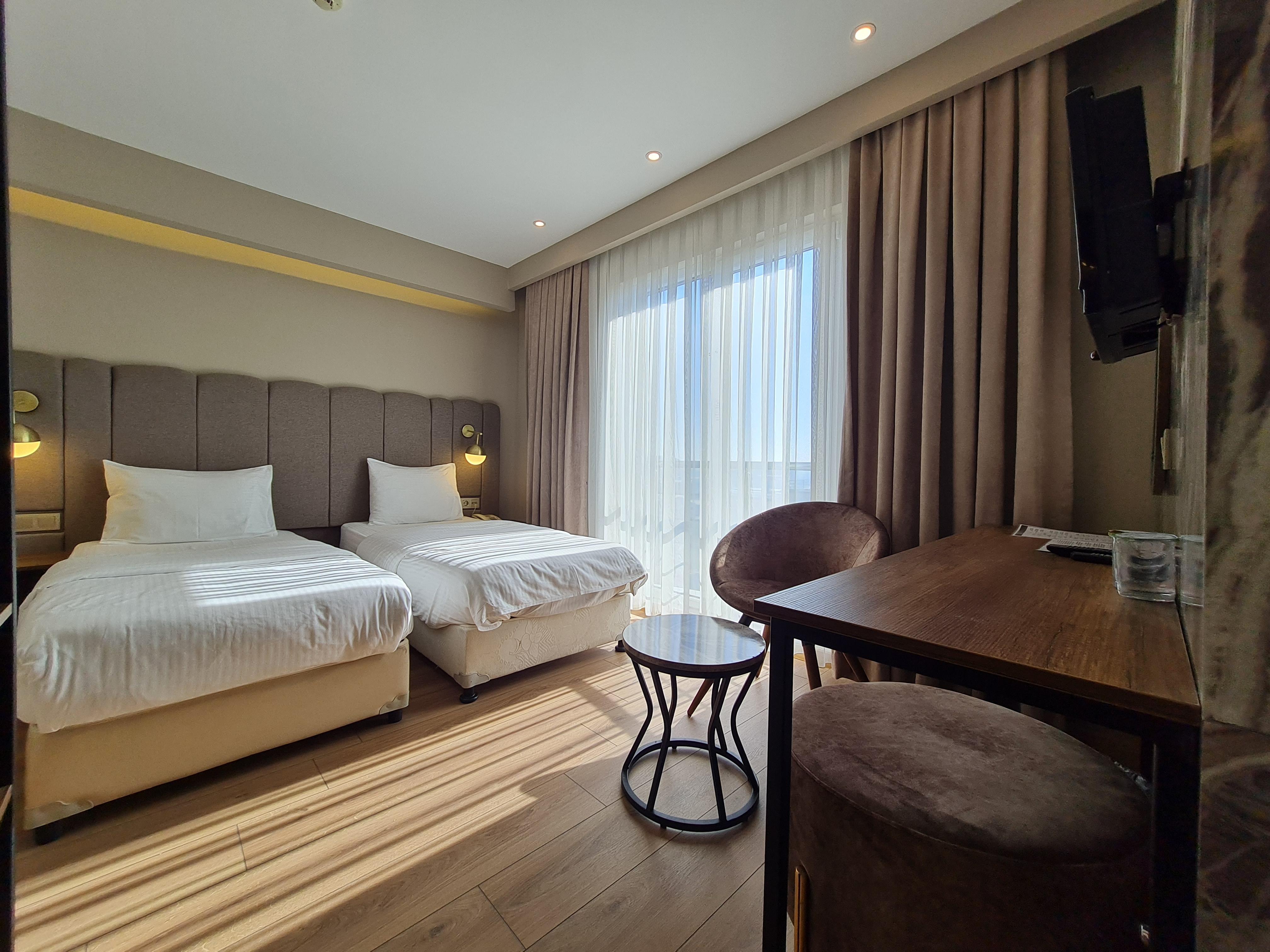 Air Boss Airport And Fair Hotel