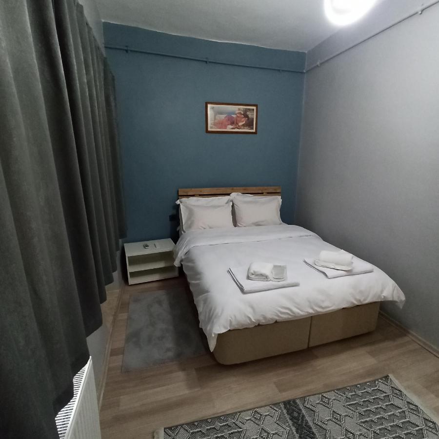 Gunes Hause