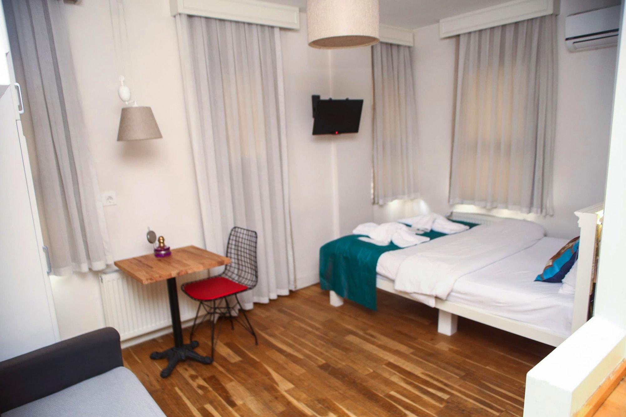 Hotel Neva Flats Taksim 3*