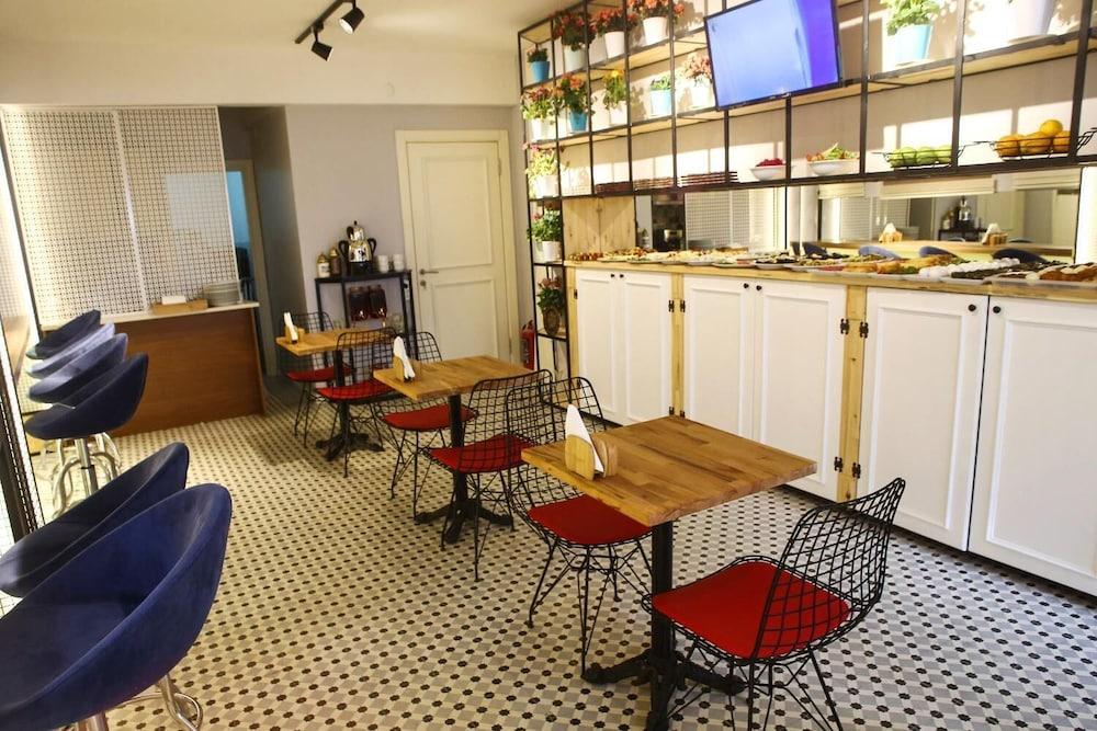 Hotel Neva Flats Taksim 3*