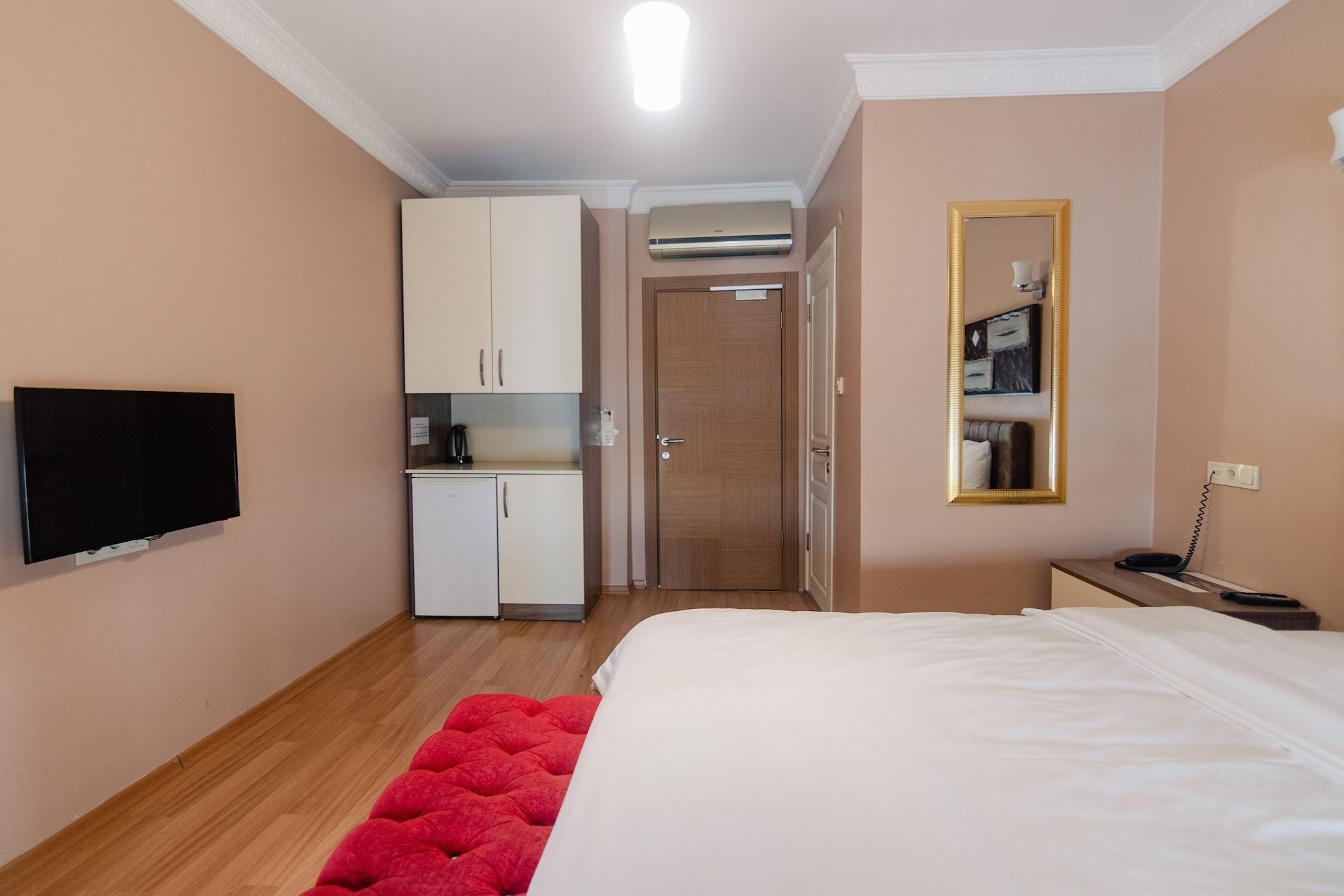 Zendy Hotel 2*