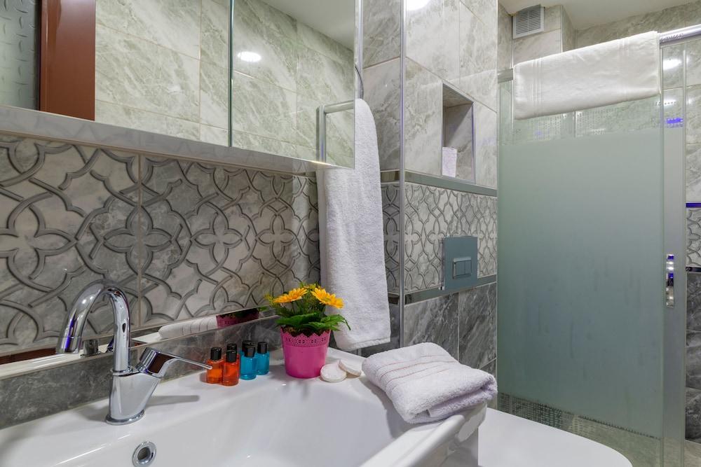 Raimond Istanbul