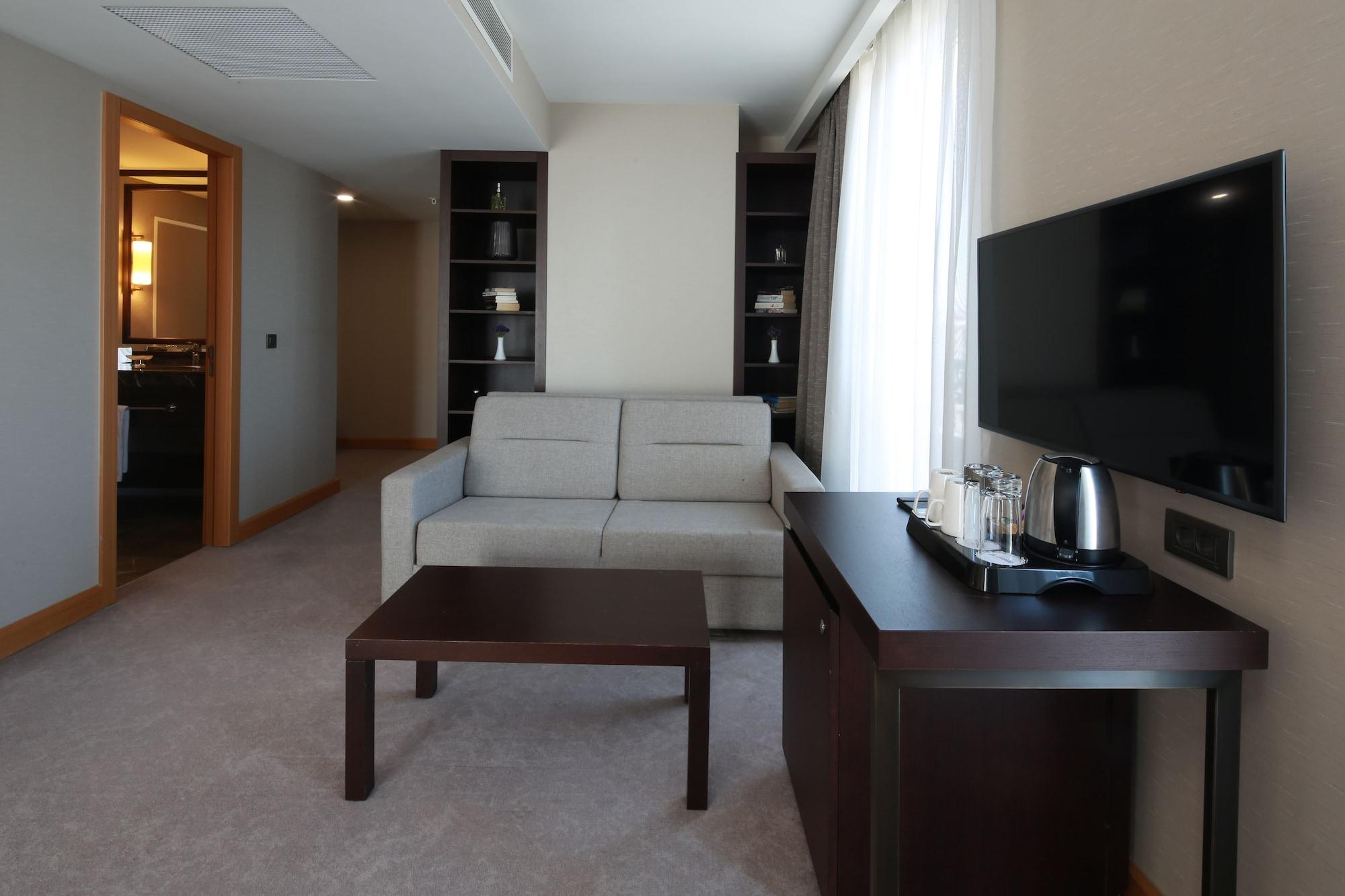 Port Bosphorus 4*