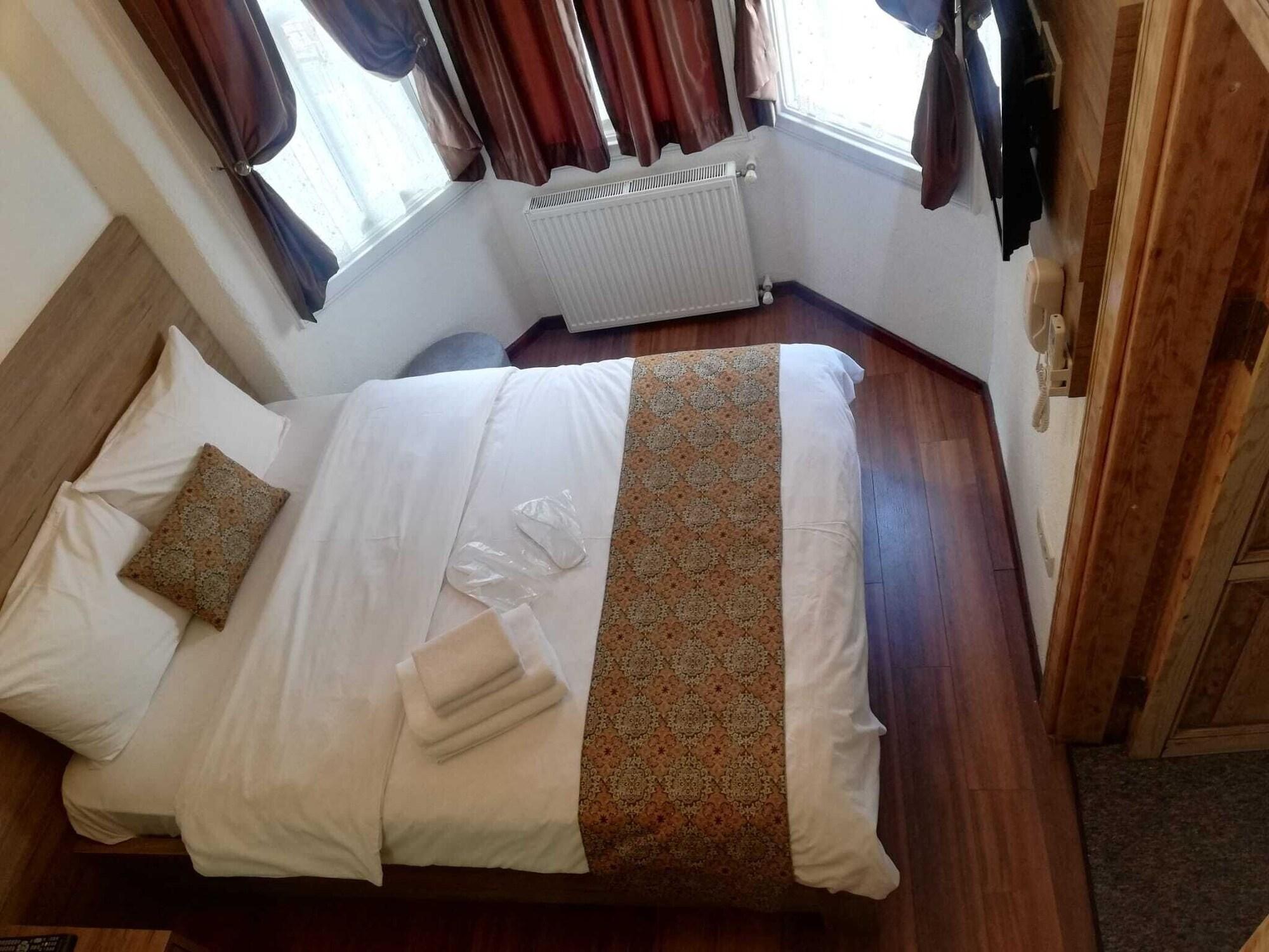 Kadikoey White House Hotel