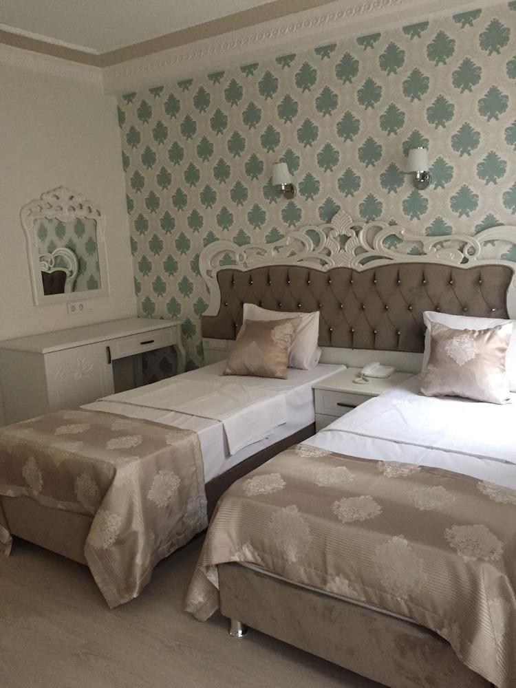 Deluxe Newport - Old Hotel 3*