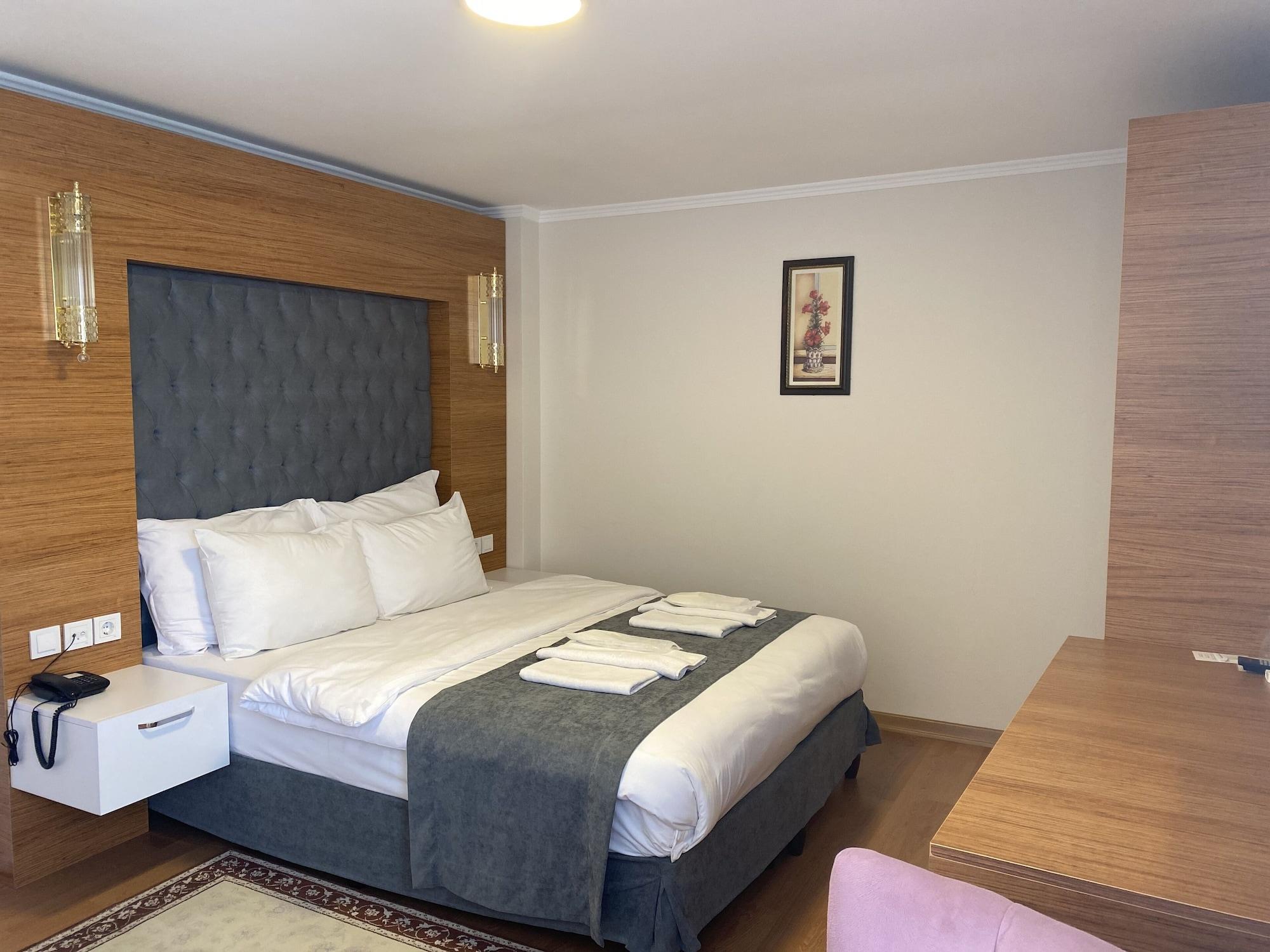 Spinel - Old Hotel