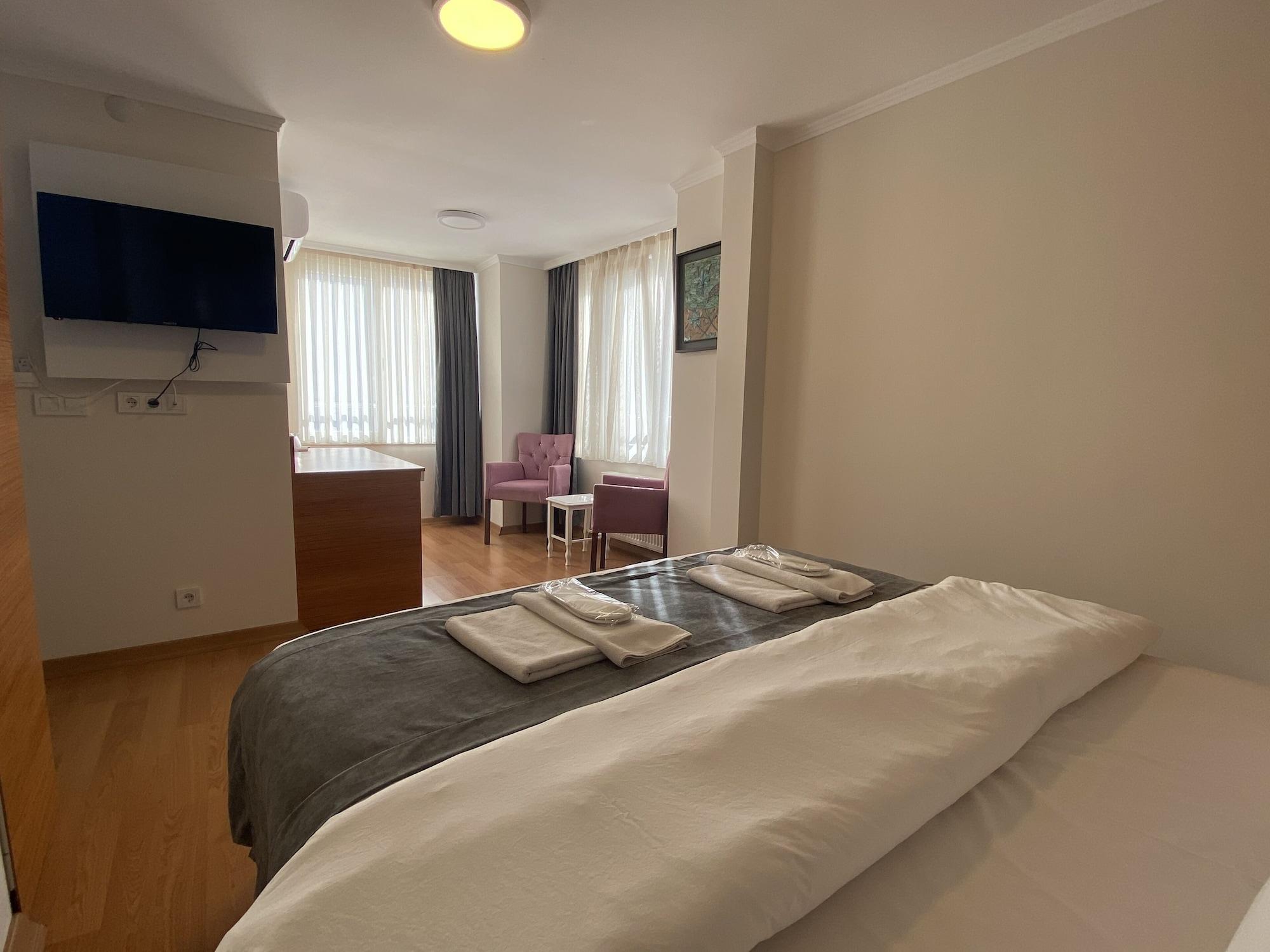 Spinel - Old Hotel