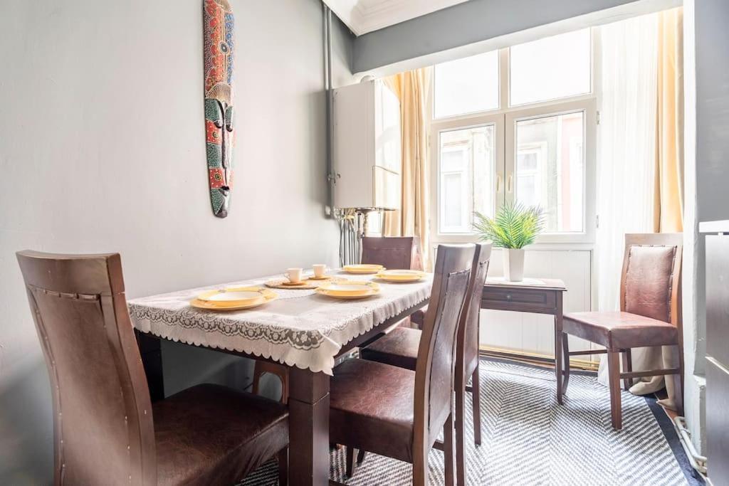 Pera Apartment *
