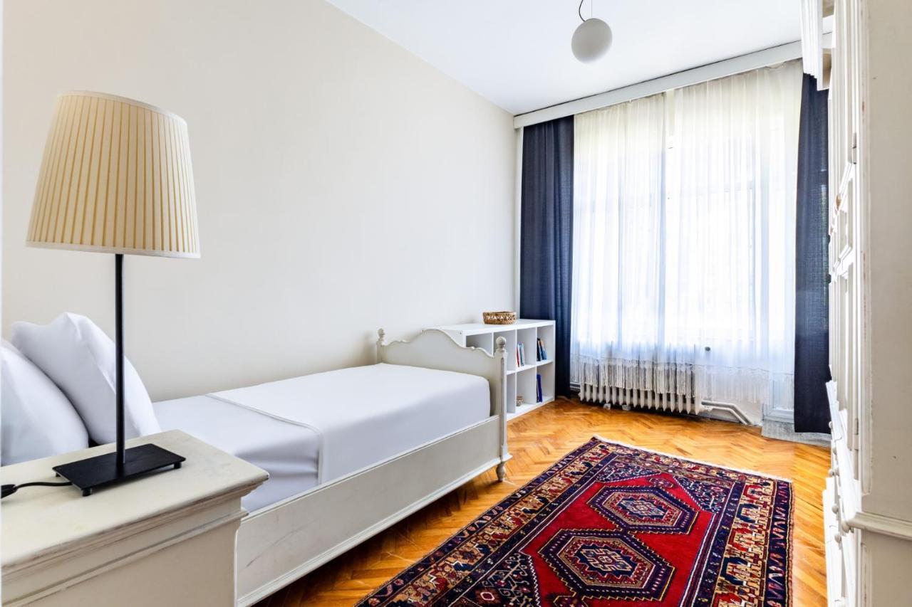Spacious Flat W Balcony 3 Min To Kadikoy Square Apartment Istanbul