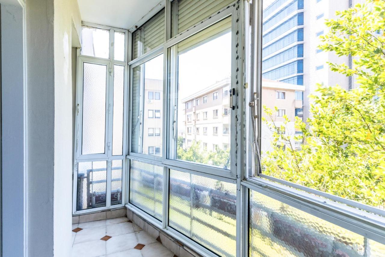 Spacious Flat W Balcony 3 Min To Kadikoy Square Istanbul