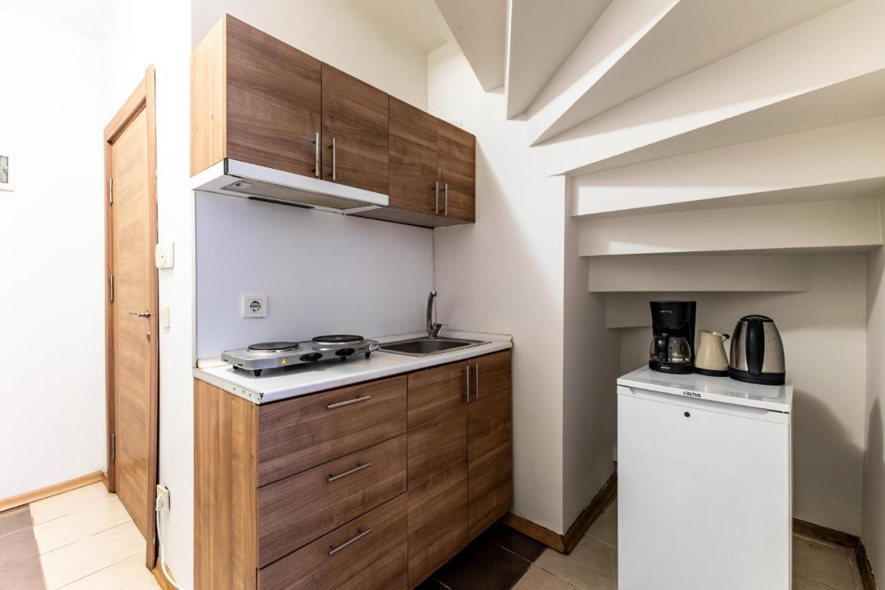 Flat W Backyard 10 Min To Taksim And Citys Mall Apartment