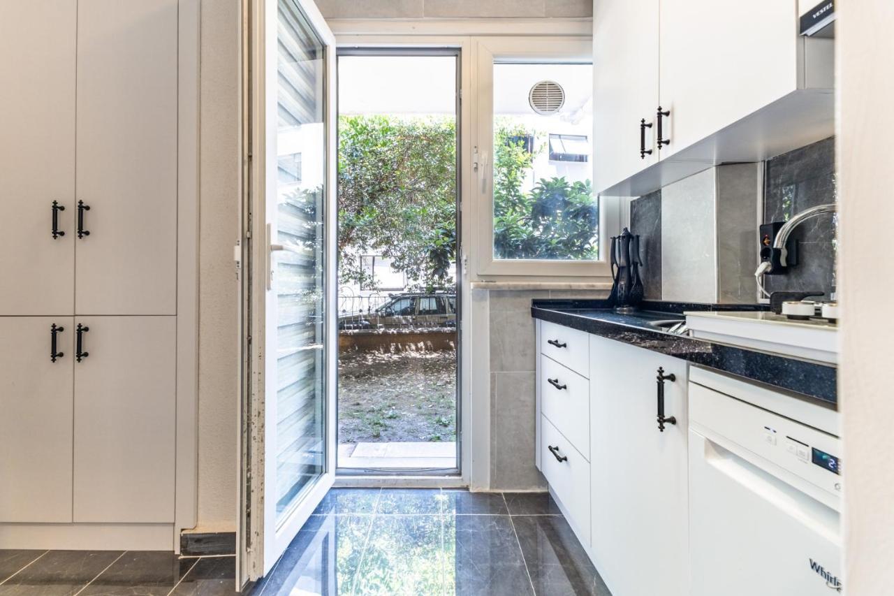 Flat W Garden Near Moda Coast In Kadikoy