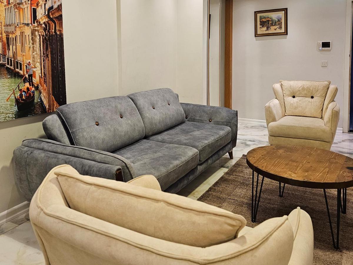 Perfect Taksim, 2 Bedroom, Pool, Gym, Sauna Apartment *