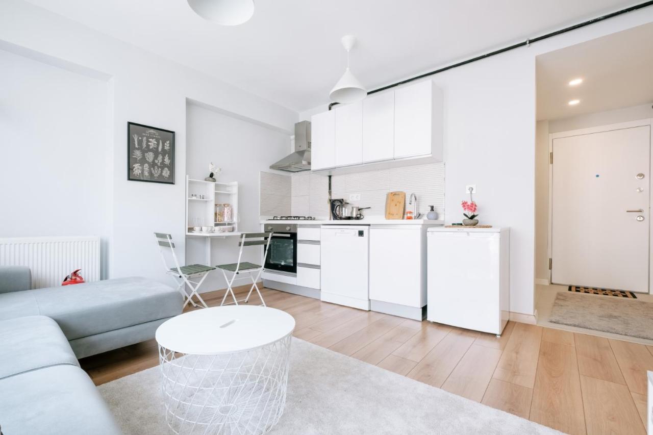 Chic Flat W Balcony 5 Min To Moda Coast In Kadikoy Apartment Istanbul
