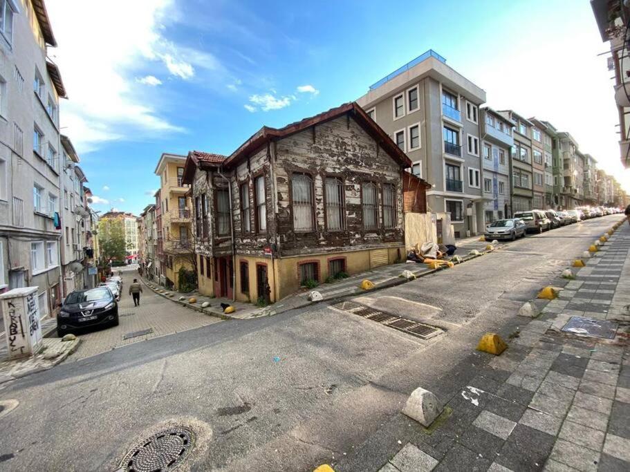 Large With A Balcony In Kadikoey Istanbul