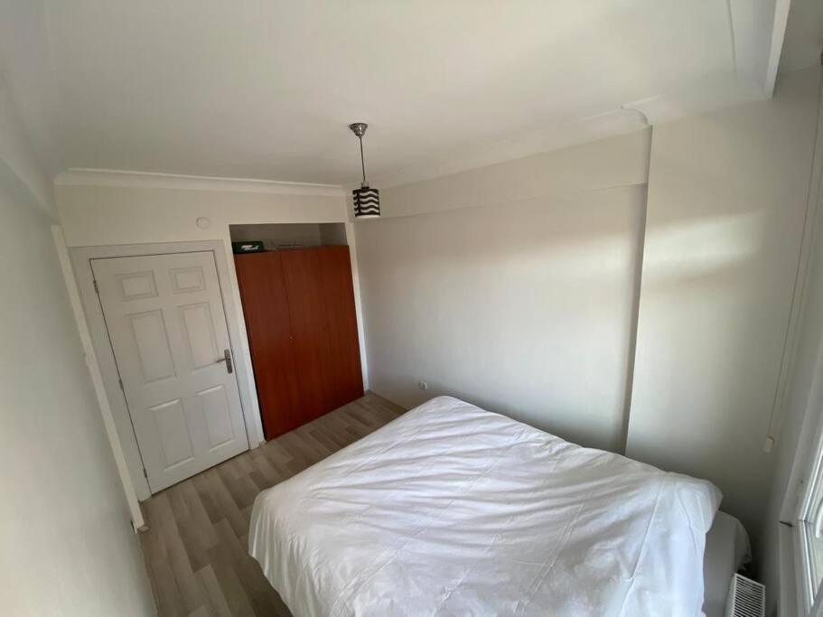 Large With A Balcony In Kadikoey Apartment Istanbul
