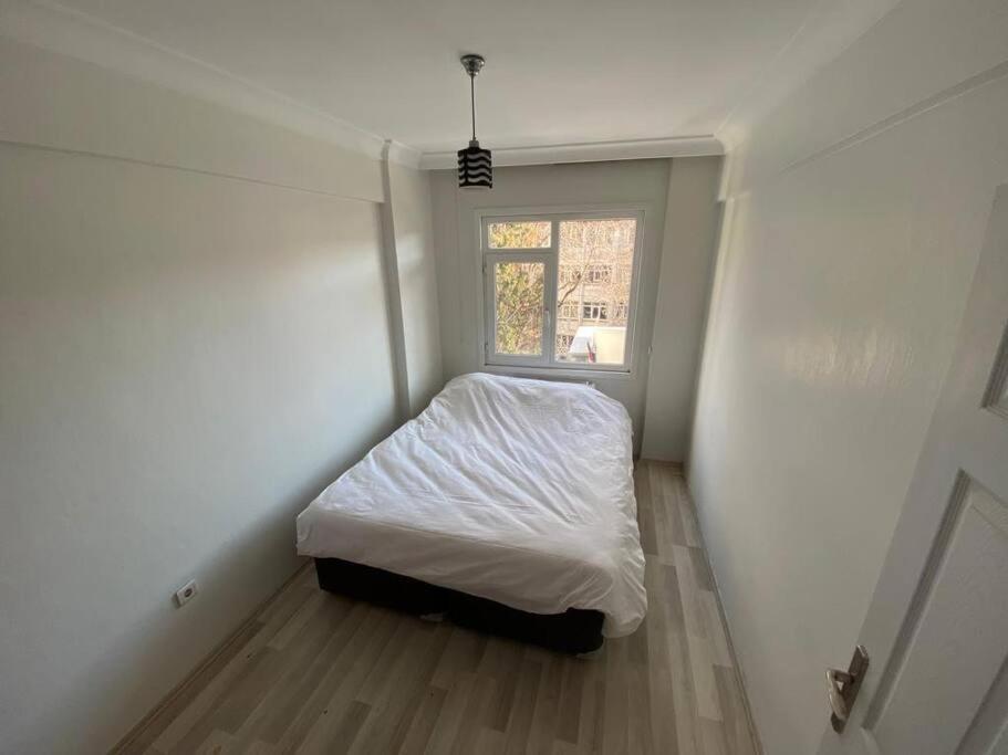 Large With A Balcony In Kadikoey Apartment *