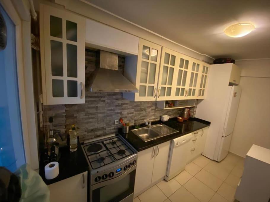 Apartment Large With A Balcony In Kadikoey