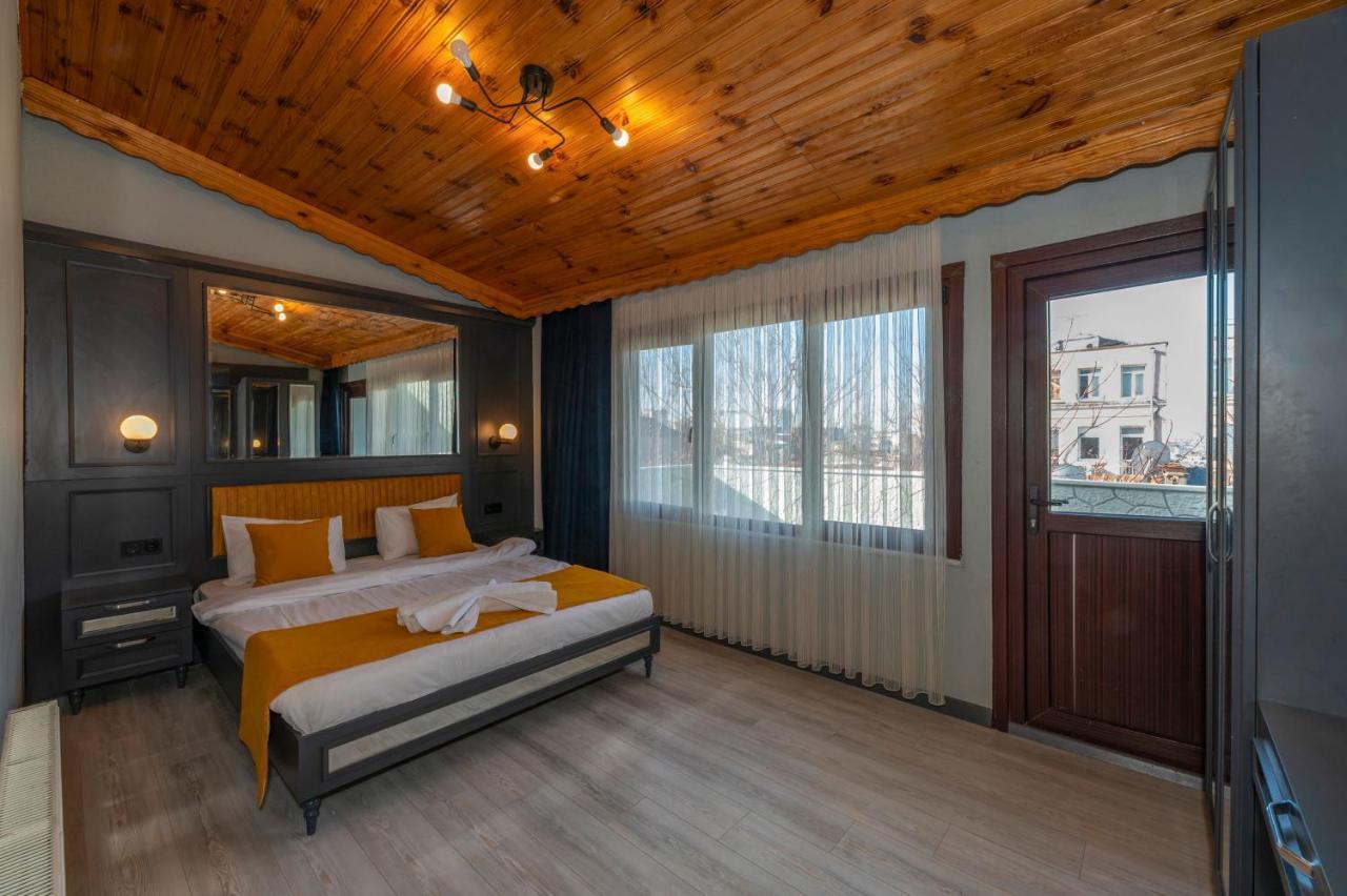 Lagertha Hotel *