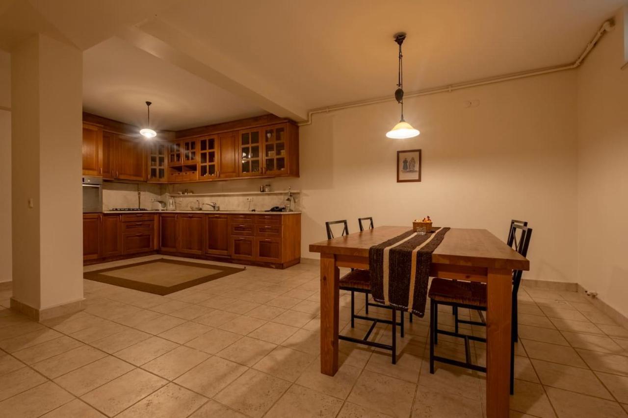 Terrace Triplex In Peninsula *