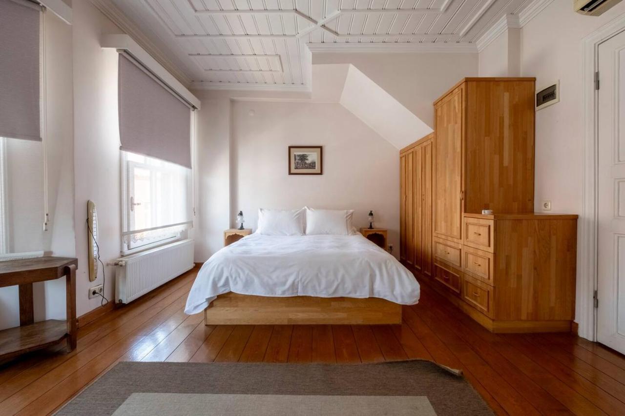 Terrace Triplex In Peninsula *