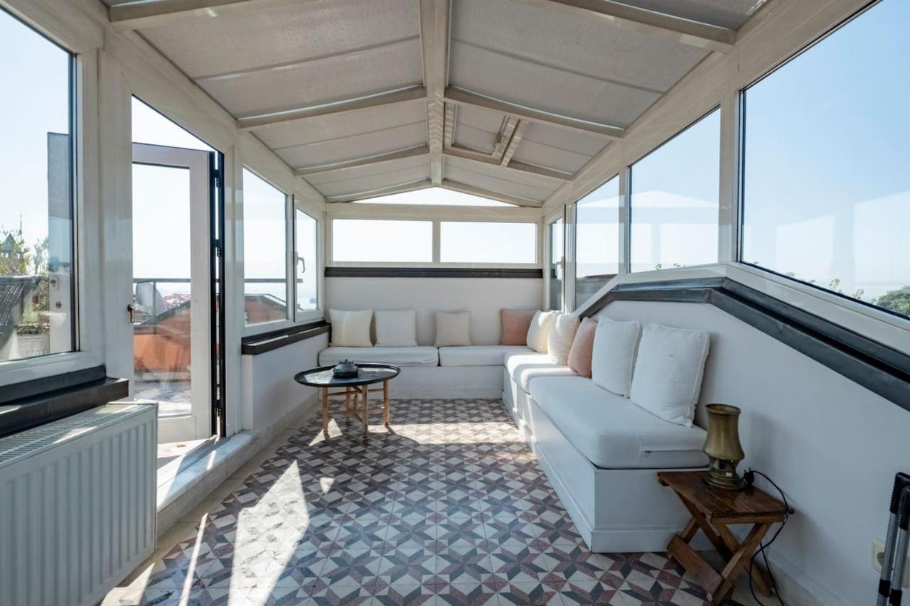 Villa Terrace Triplex In Peninsula *