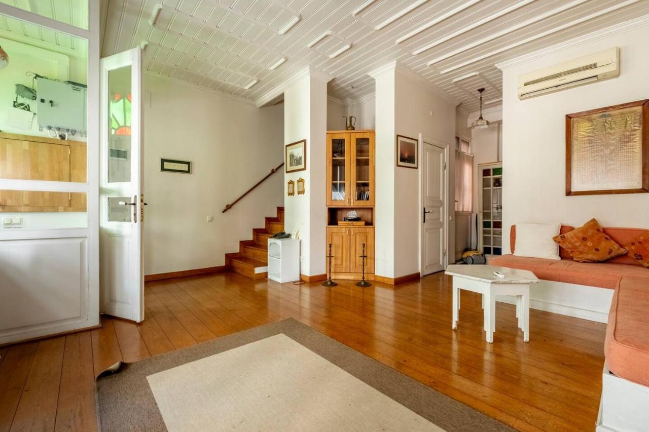 Villa Terrace Triplex In Peninsula Istanbul