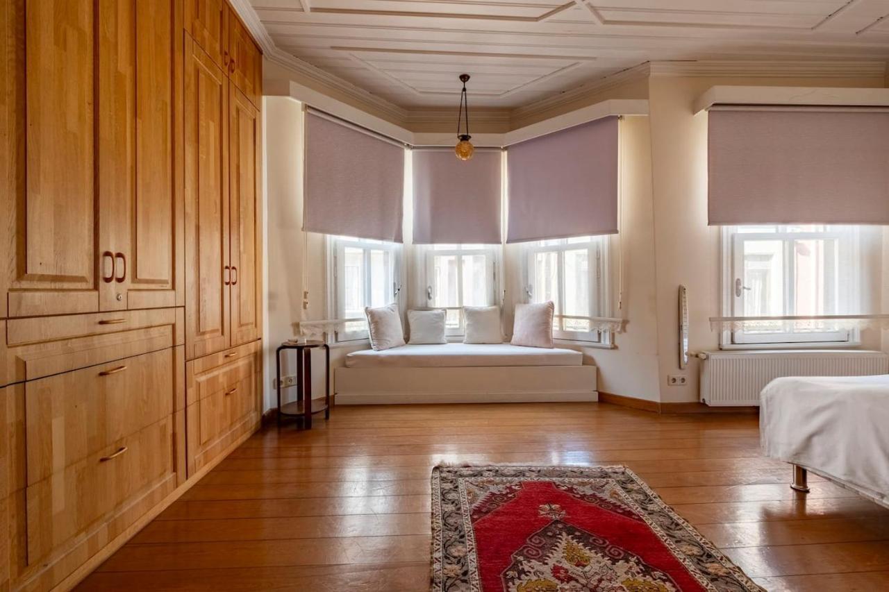 Villa Terrace Triplex In Peninsula