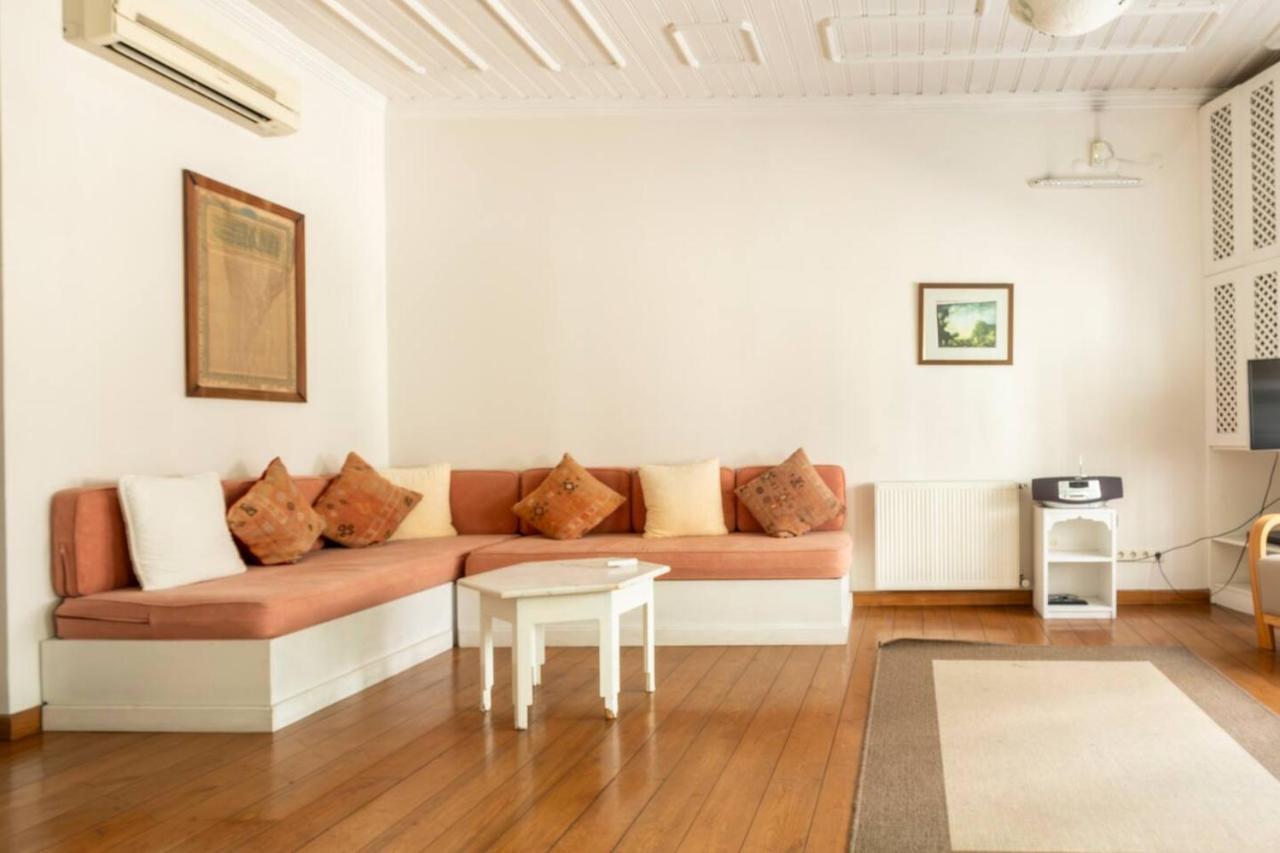 Villa Terrace Triplex In Peninsula *