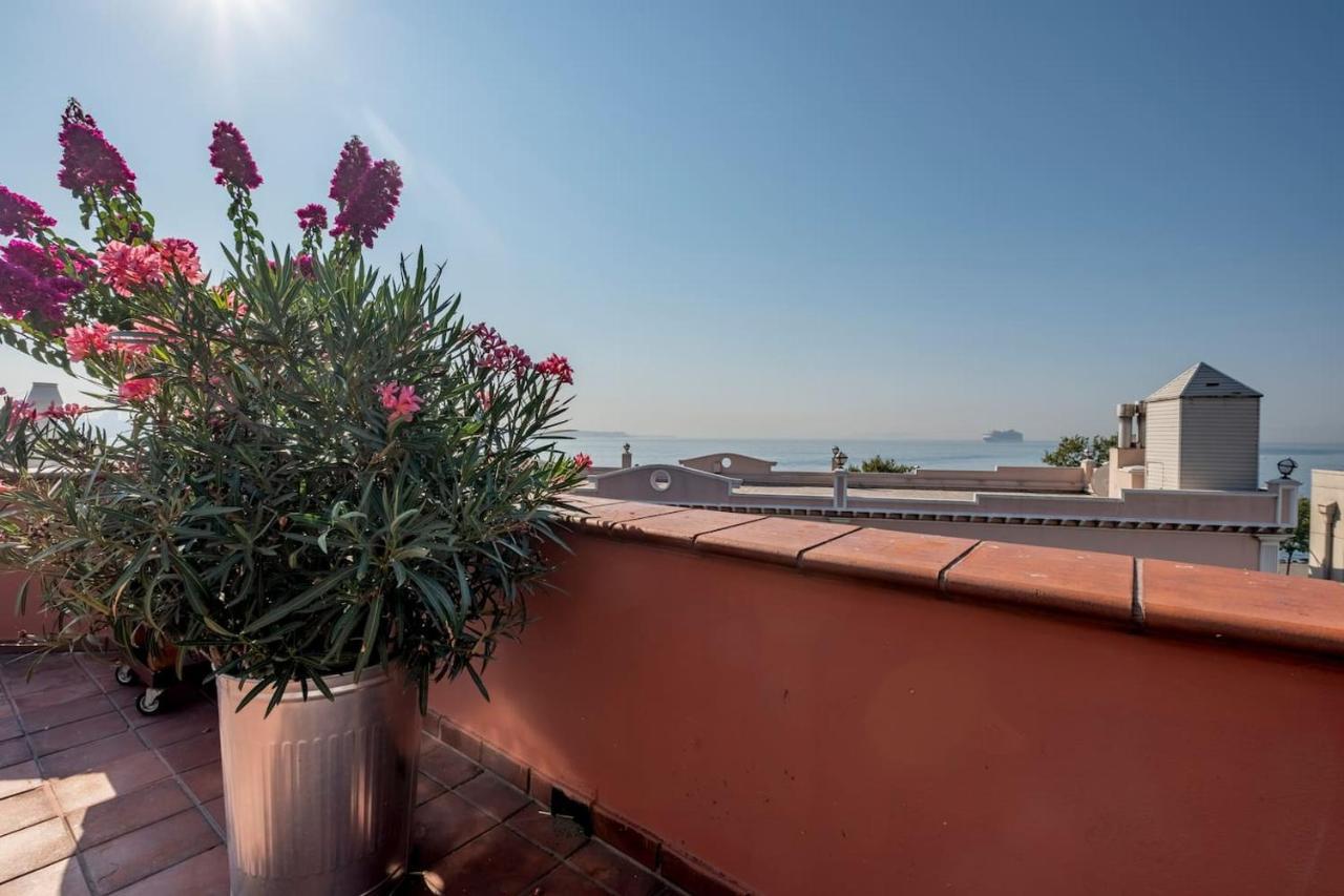 Terrace Triplex In Peninsula *