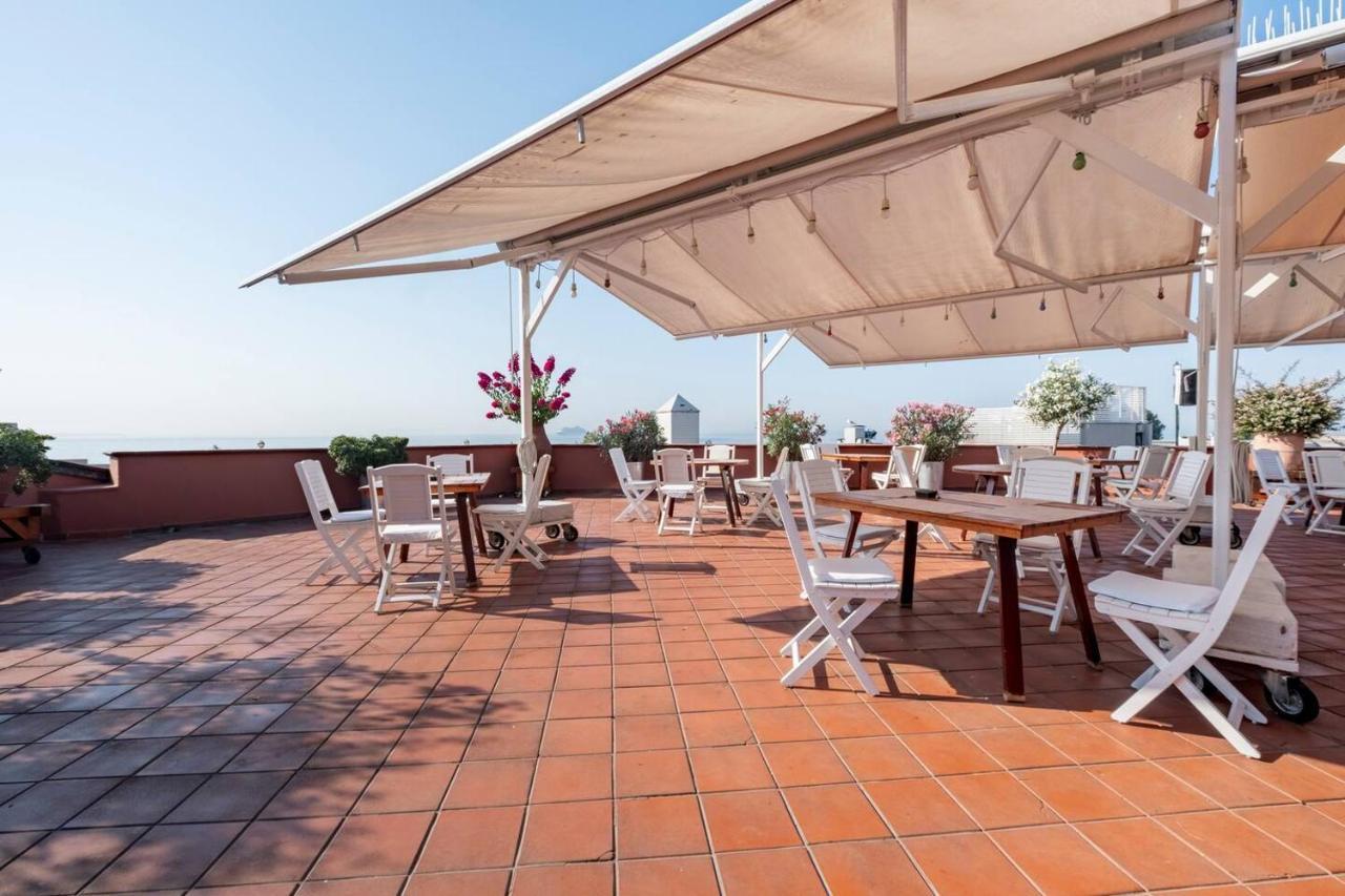 Villa Terrace Triplex In Peninsula *