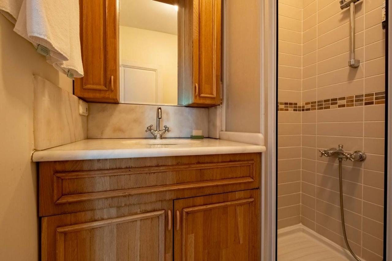 Villa Terrace Triplex In Peninsula *