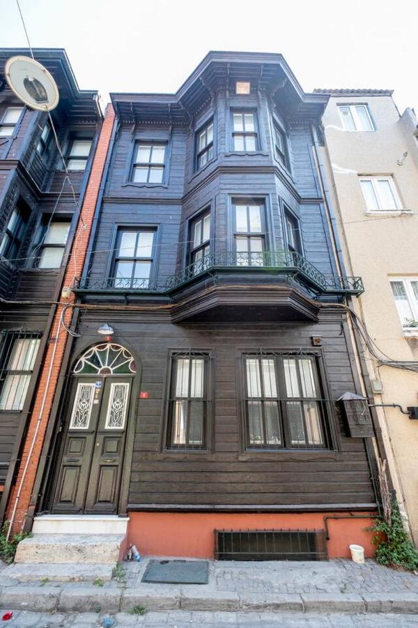 Villa Terrace Triplex In Peninsula