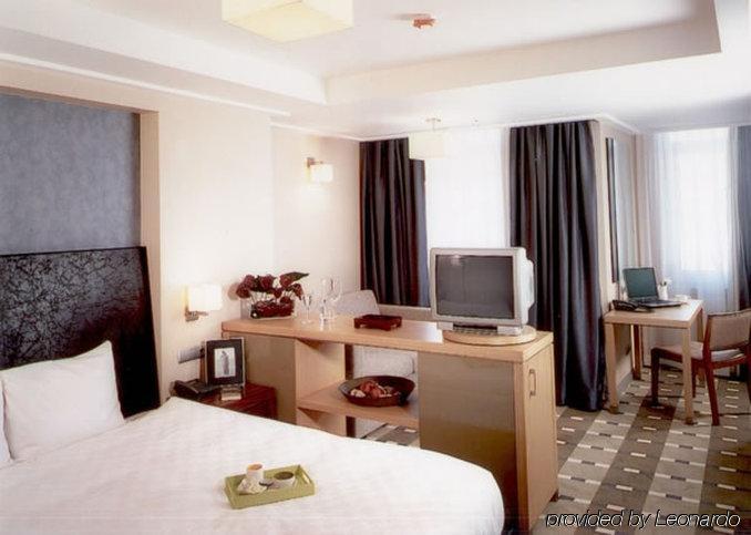 Housez & Special Class Hotel 4*