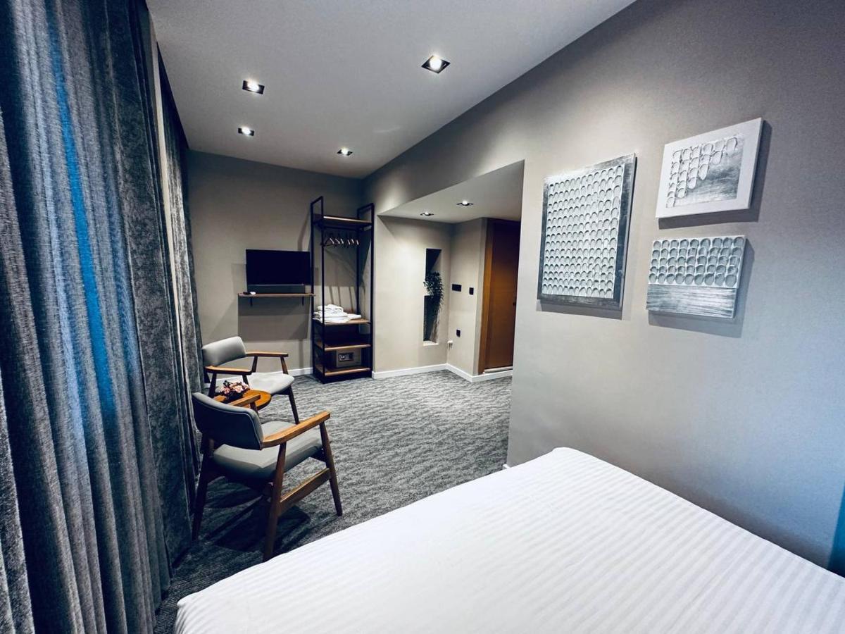 Rexee Hotel
