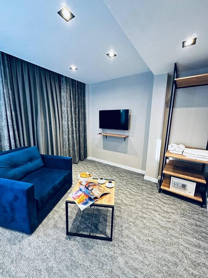Rexee Hotel