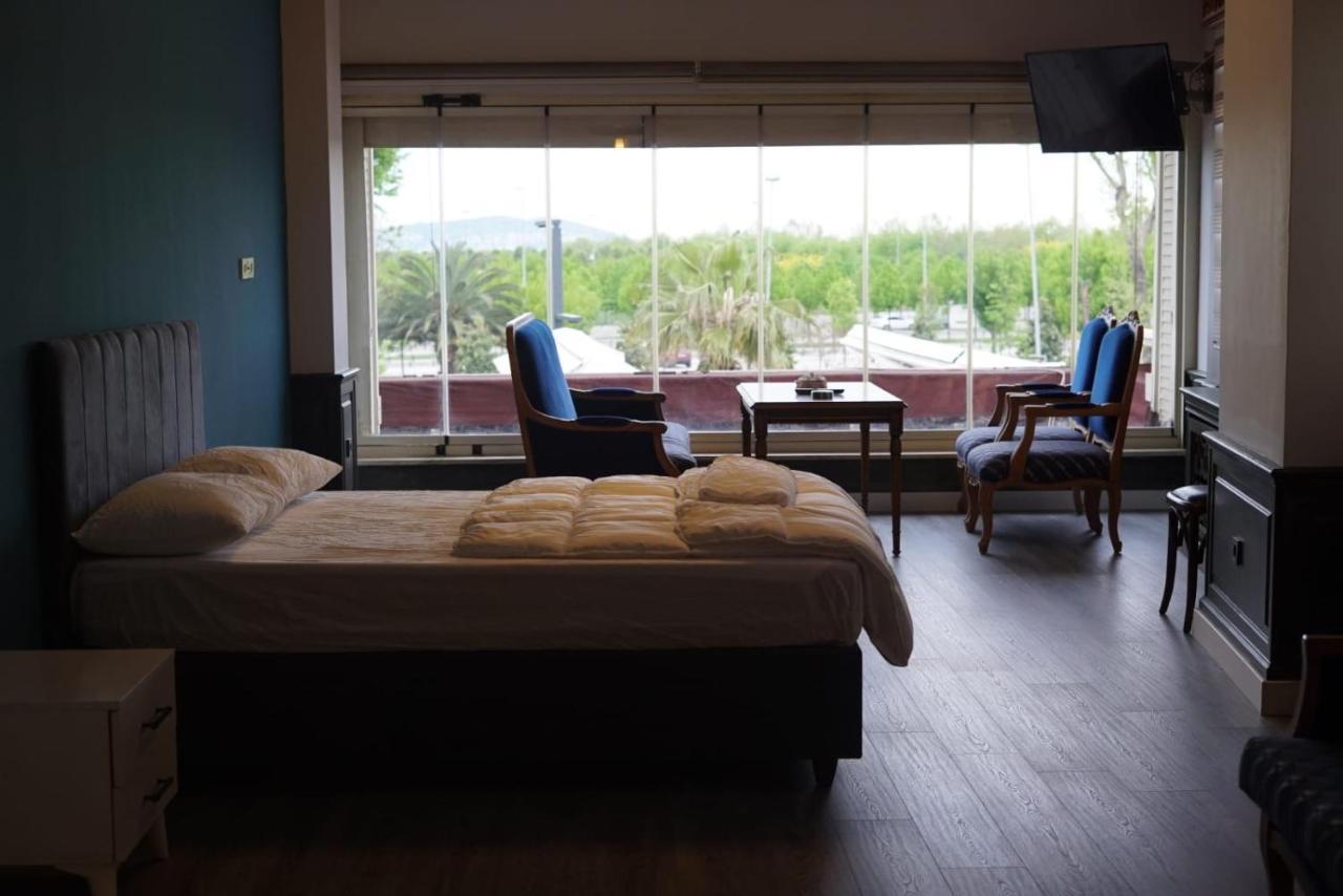 Yali Hotel *
