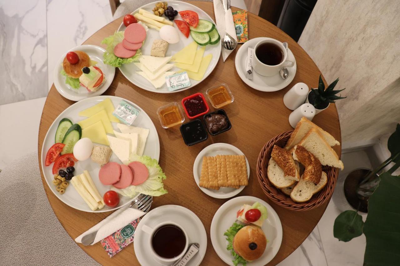 Rexee Hotel