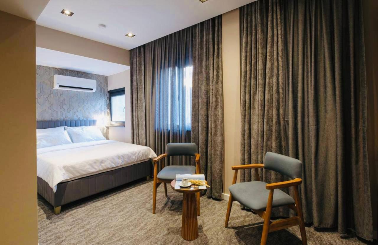 Rexee Hotel