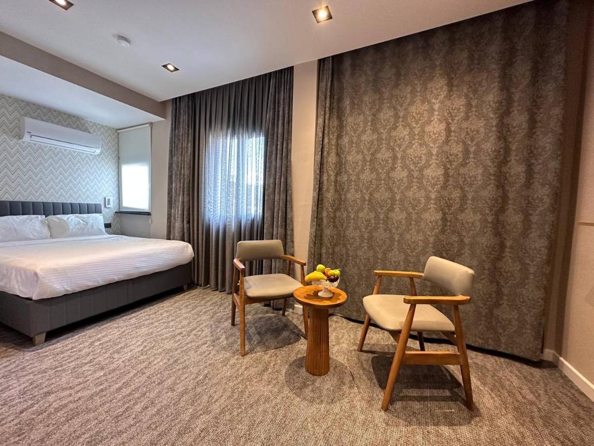 Rexee Hotel