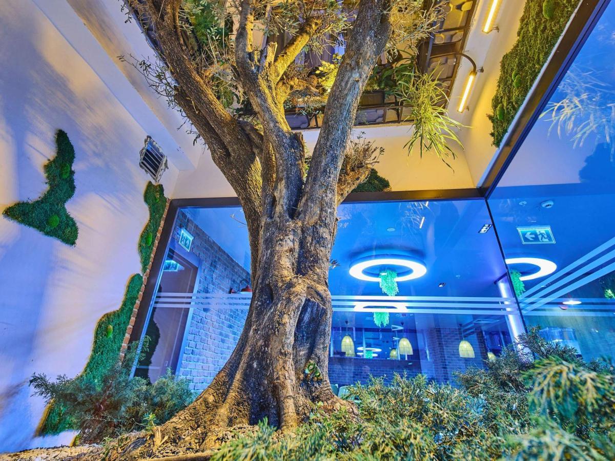 Hotel Ibis Airport 4*