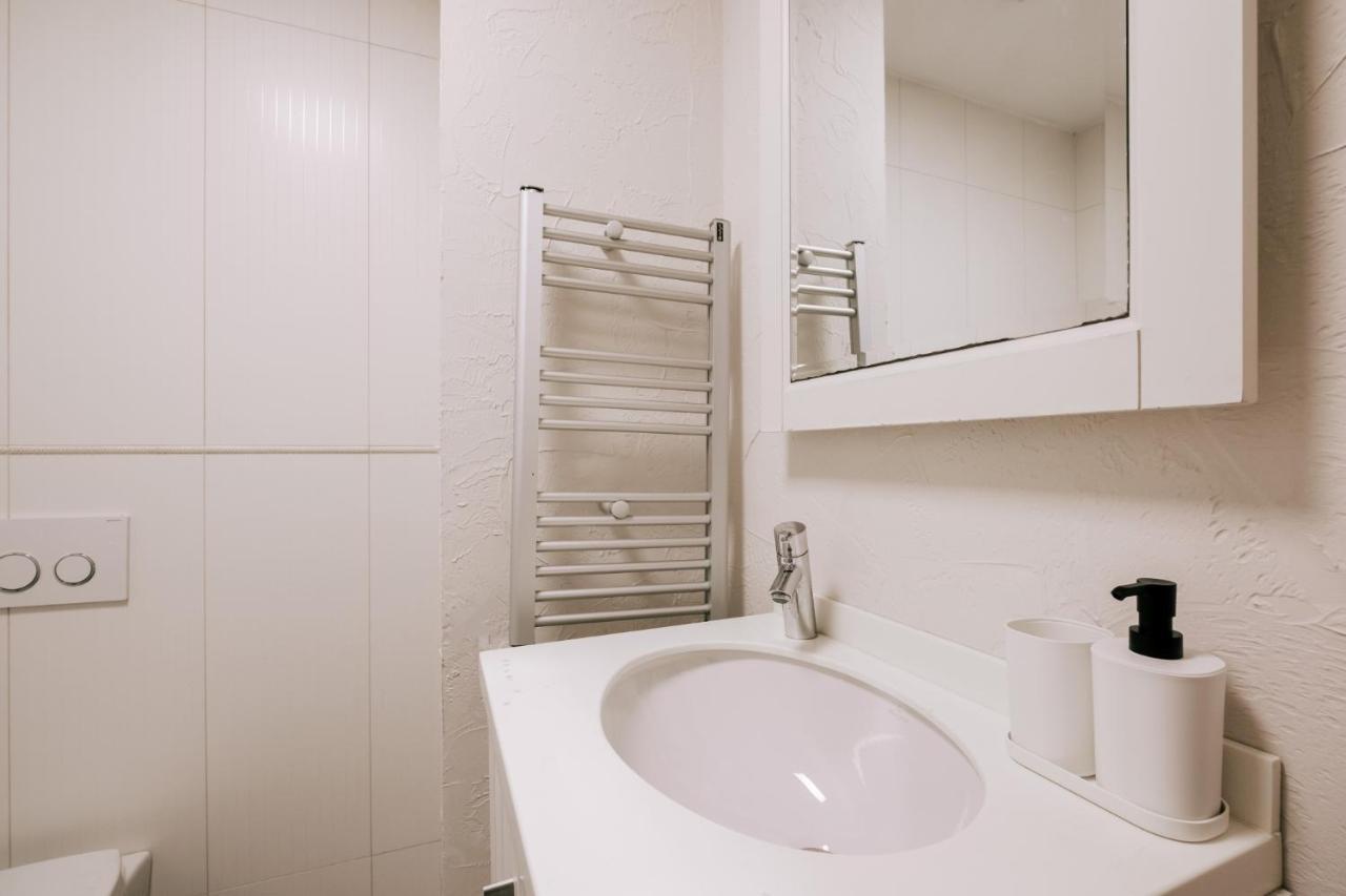 Cozy Retreat With Balcony 2 Min To Galata Tower *