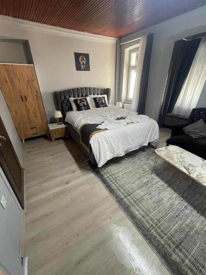 Bed & Breakfast Taksim Red *