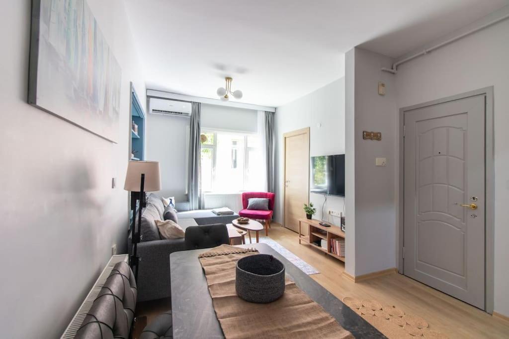 Apartment Renewed&charming 3br Flat In The Heart Of The *