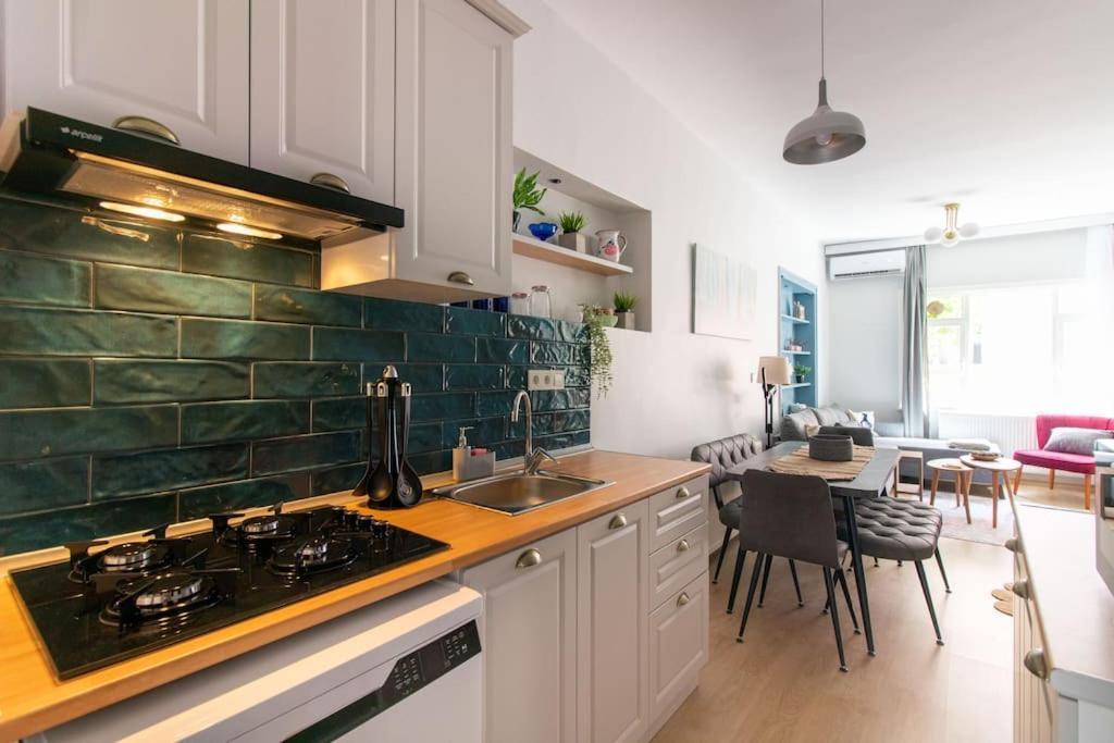 Apartment Renewed&charming 3br Flat In The Heart Of The Istanbul