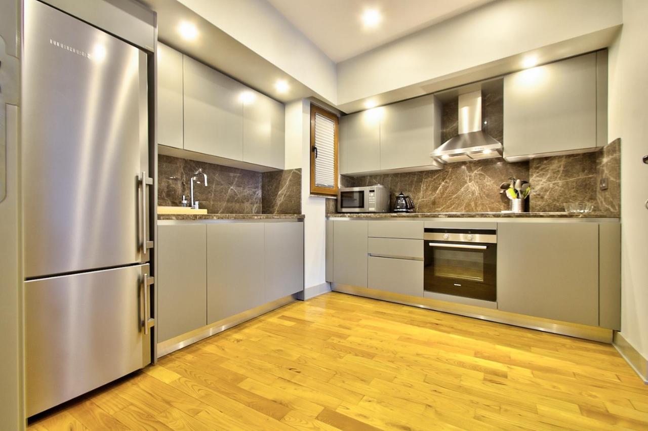 New Build With Modern Amenities And Balcony Apartamento