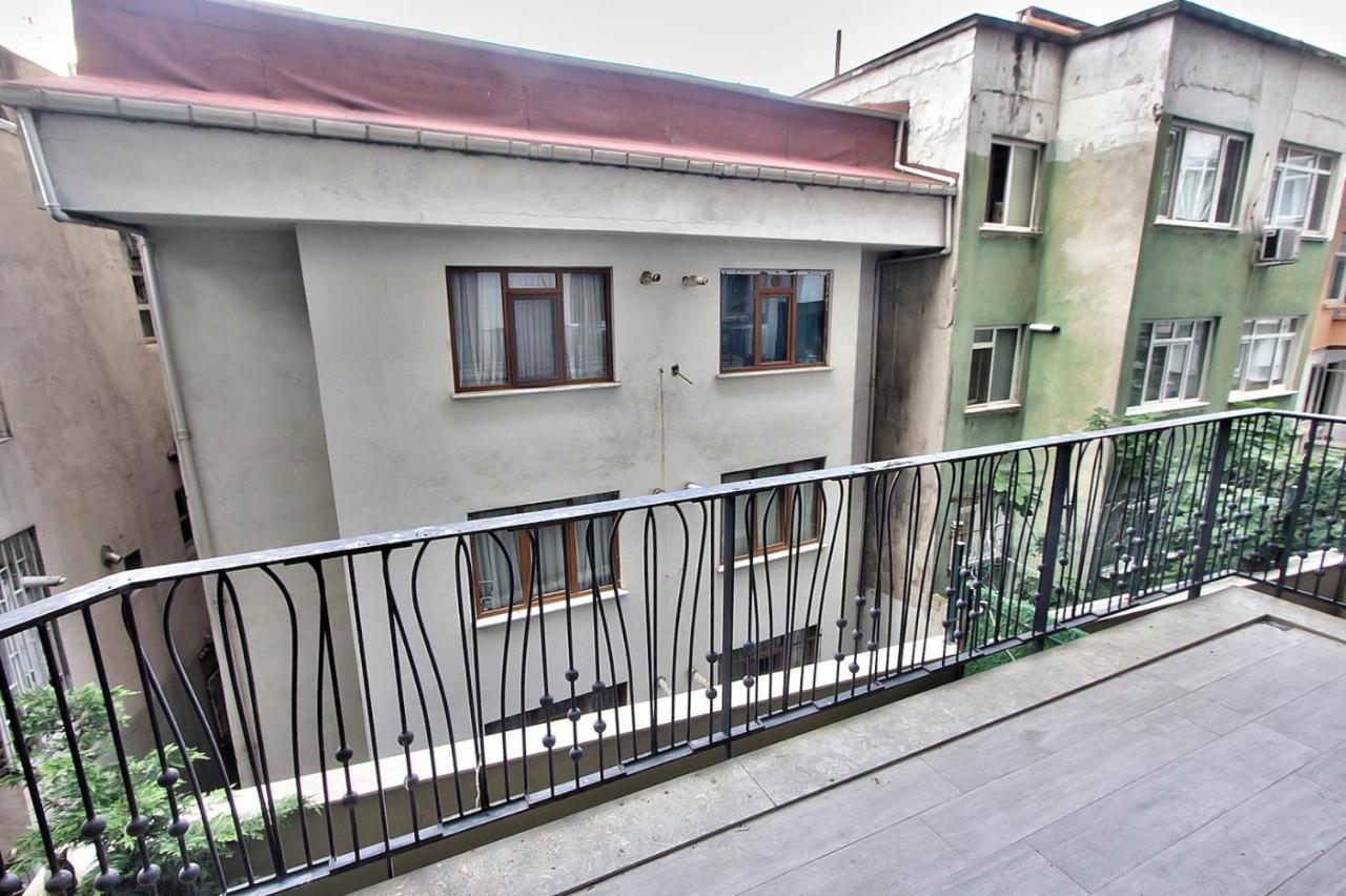 New Build With Modern Amenities And Balcony Istambul